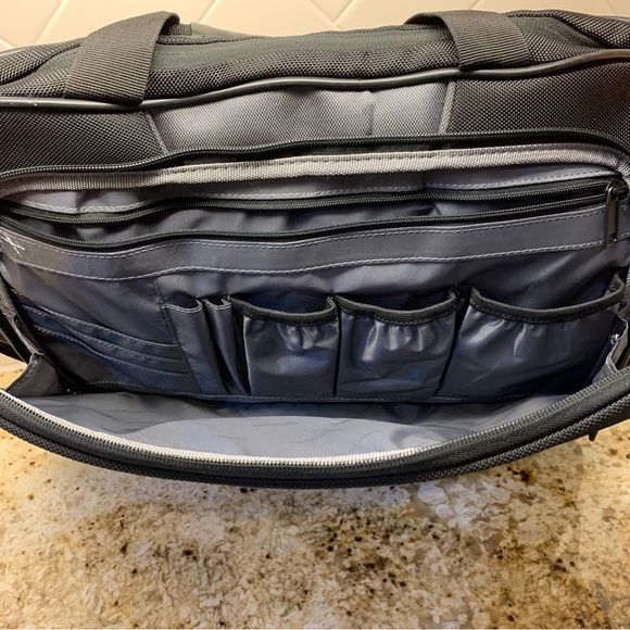 Samsonite black laptop bag with multiple compartments for all business needs. - Picture 3 of 6